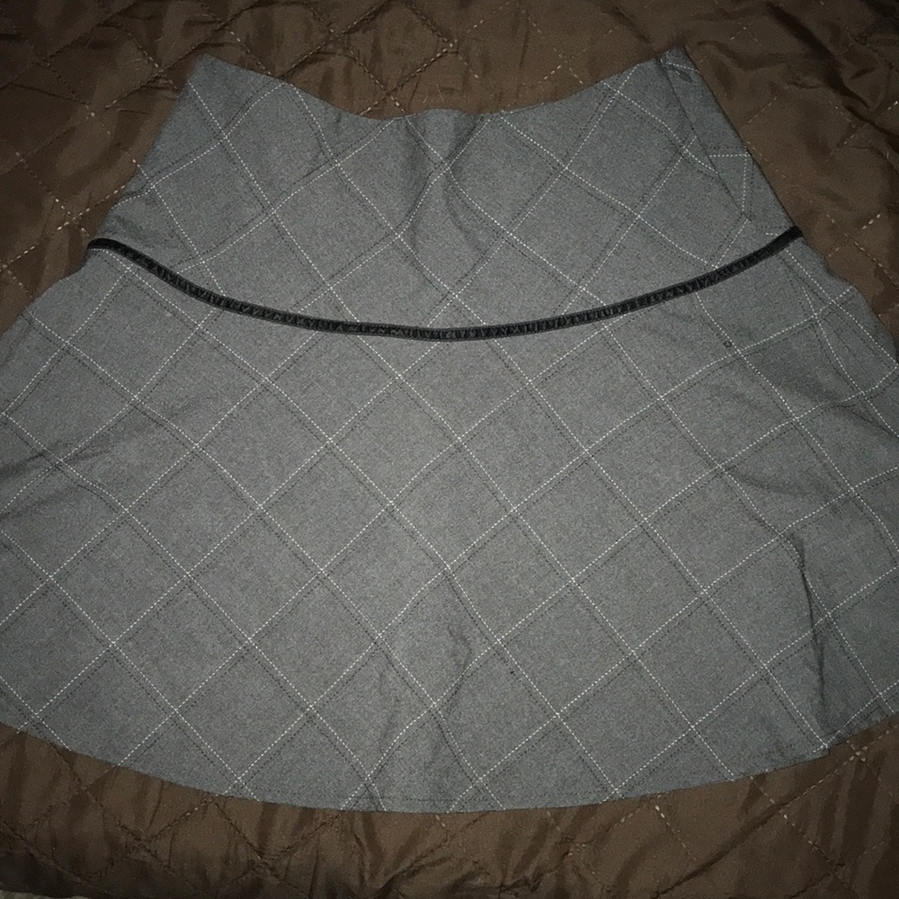 Bebe gray and white striped skirt